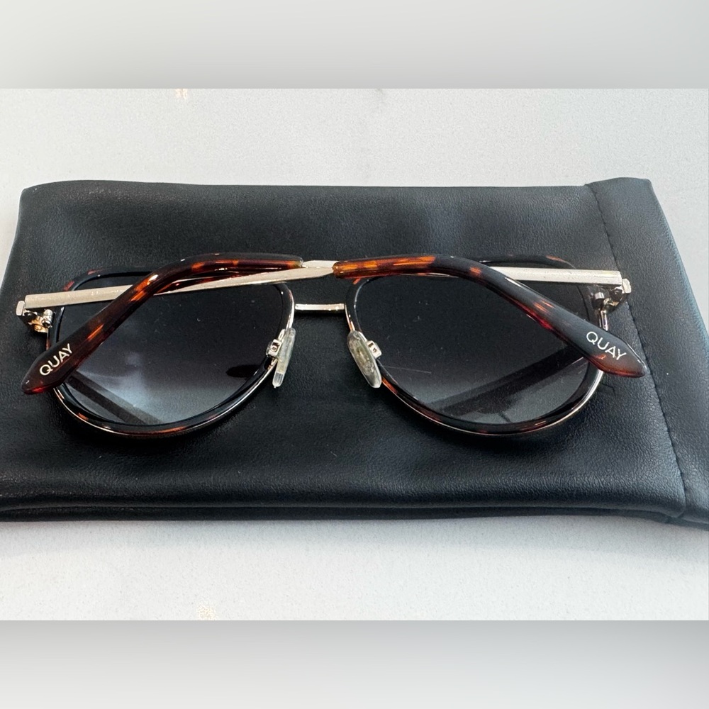 Quay All In Aviator Sunglasses with Tortoiseshell & Gradient Brown Lenses - Picture 5 of 6